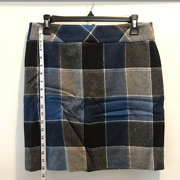 Talbots - Classic black, gray & blue plaid wool 19 inch pencil skirt, size 8P - Picture 2 of 8